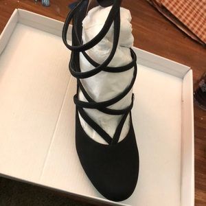 Black dress heels never worn